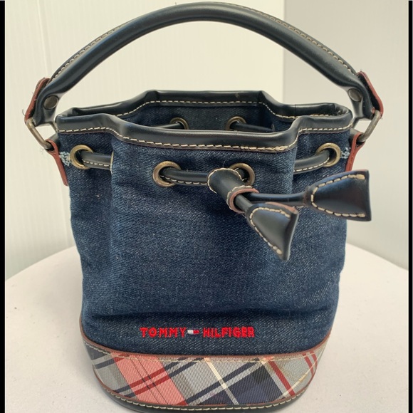tommy hilfiger bucket